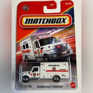 Matchbox PARAMEDIC INTERNATIONAL TERRASTAR 24/125